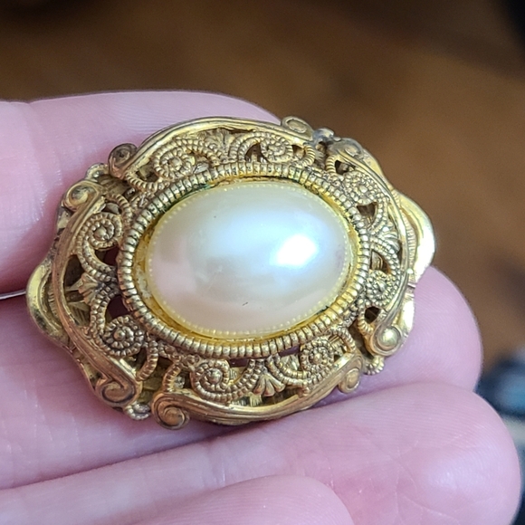 Vintage Miriam Haskell brooch pearl gold ornate filigree signed pin Victorian st - Picture 5 of 7